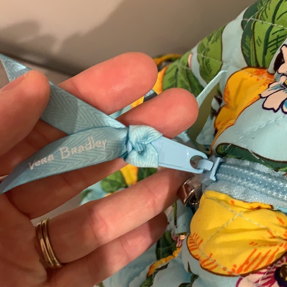 ‼️holiday sale-FIRM‼️ NWT vera bradley grand traveler duffel bag lemon grove - Picture 5 of 10